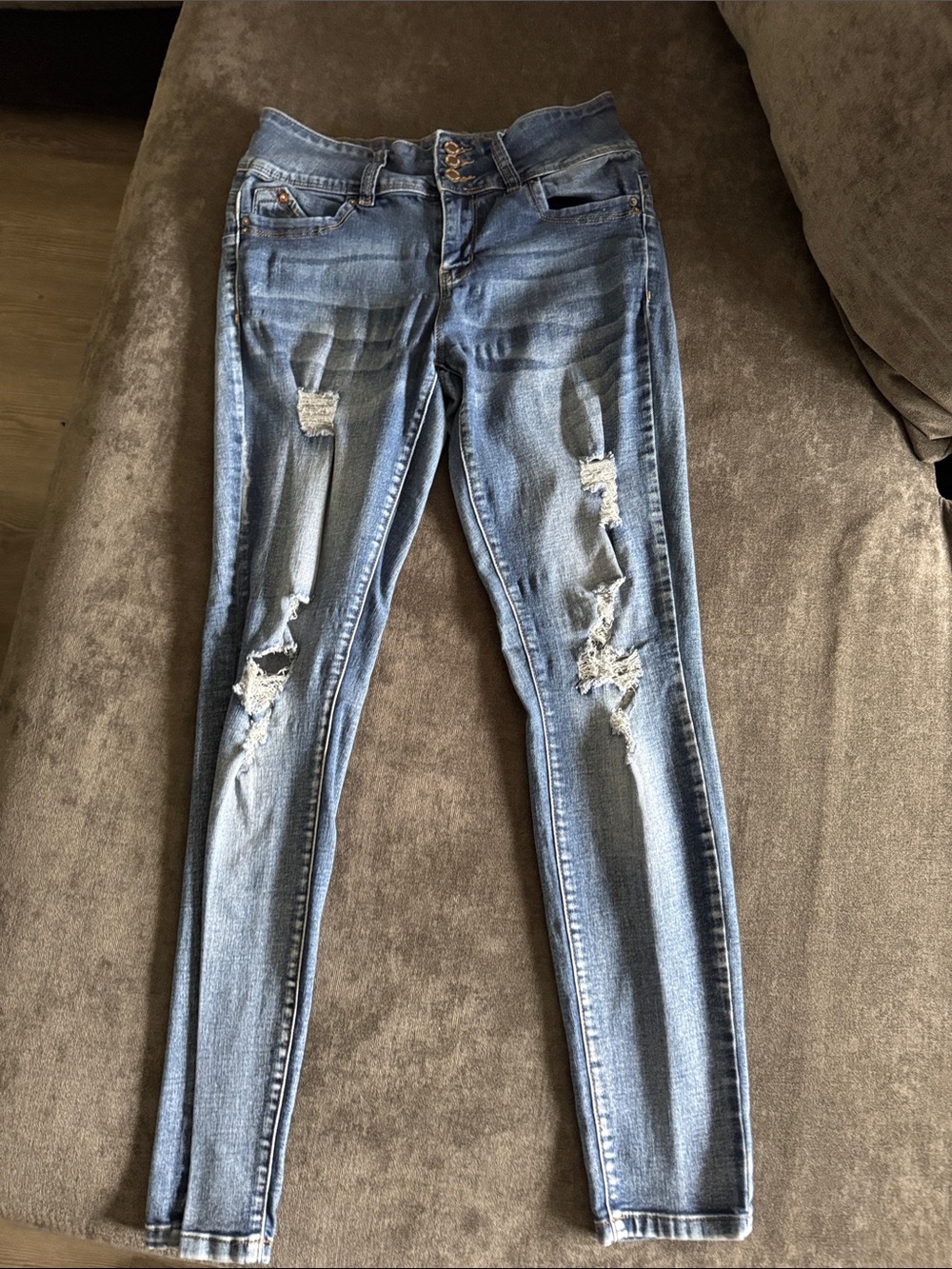 Classic Women's Distressed Skinny Jeans - Light Blue